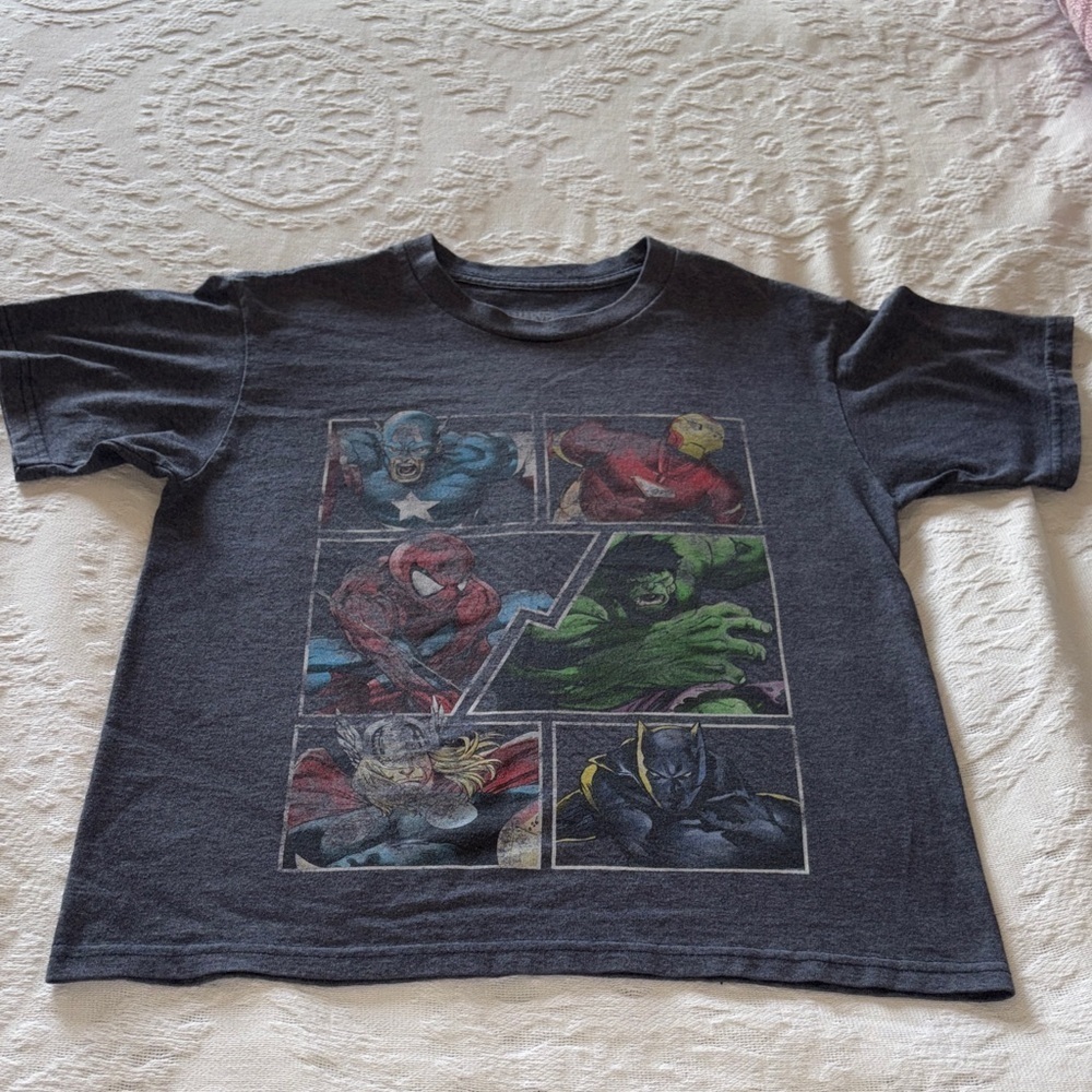 Gently Loved Marvel Graphic T-Shirt with Superhero Design M